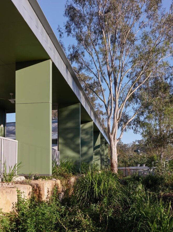 Archerfield Wetlands Catchment Centre — walkway columns