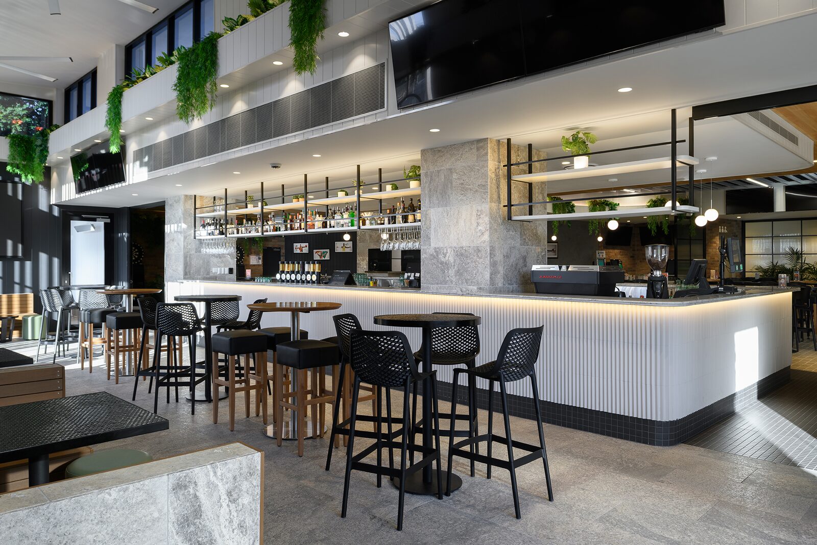 Easts Leagues Club — main bar